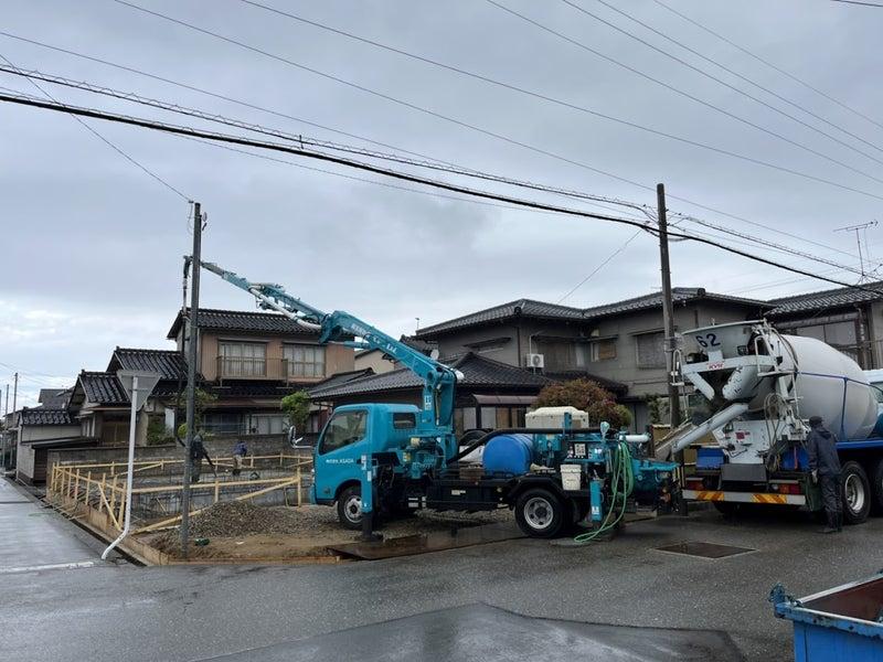 基礎底盤コンクリート流込み作業！