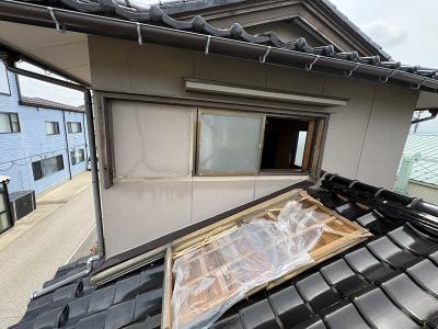 外部雨戸が落ちた...