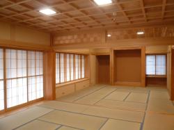 皆様、ご無沙汰しております。