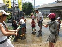 手づくり水鉄砲で遊んだよ！楽しいー！