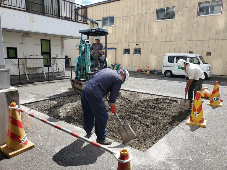 今日は「某駐車場一部アスファルト修繕工事を開始しました！」についてのお話です。