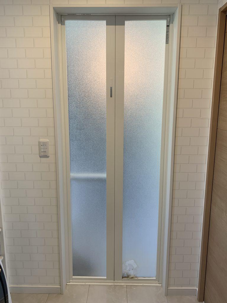 今日は「先日、K様邸の浴室ドアのアクリルパネル交換に立ち会ってきました！」についてのお話です。