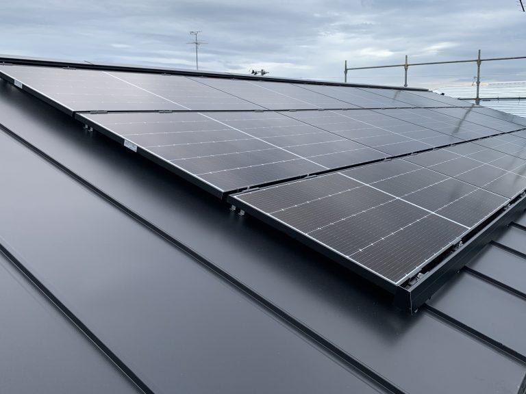 今日は「お家の屋根に太陽光パネル設置するなら、お家の耐震性を上げておくことは必須です！」についてのお話です。