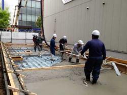 繁華街で工事中