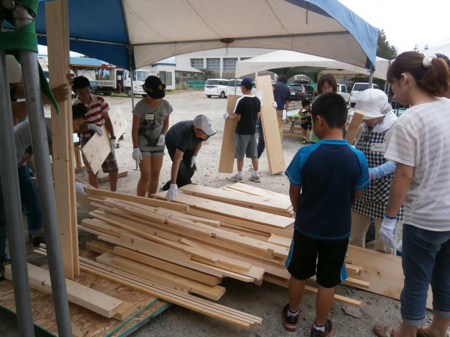 夏のイベント　「わくわく手作り木工」